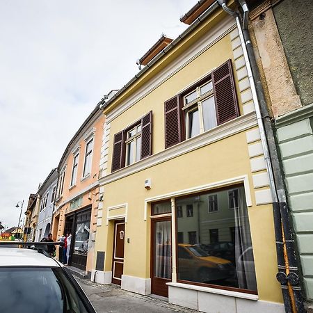 Yellowboot Aparthotel Sibiu Exterior photo