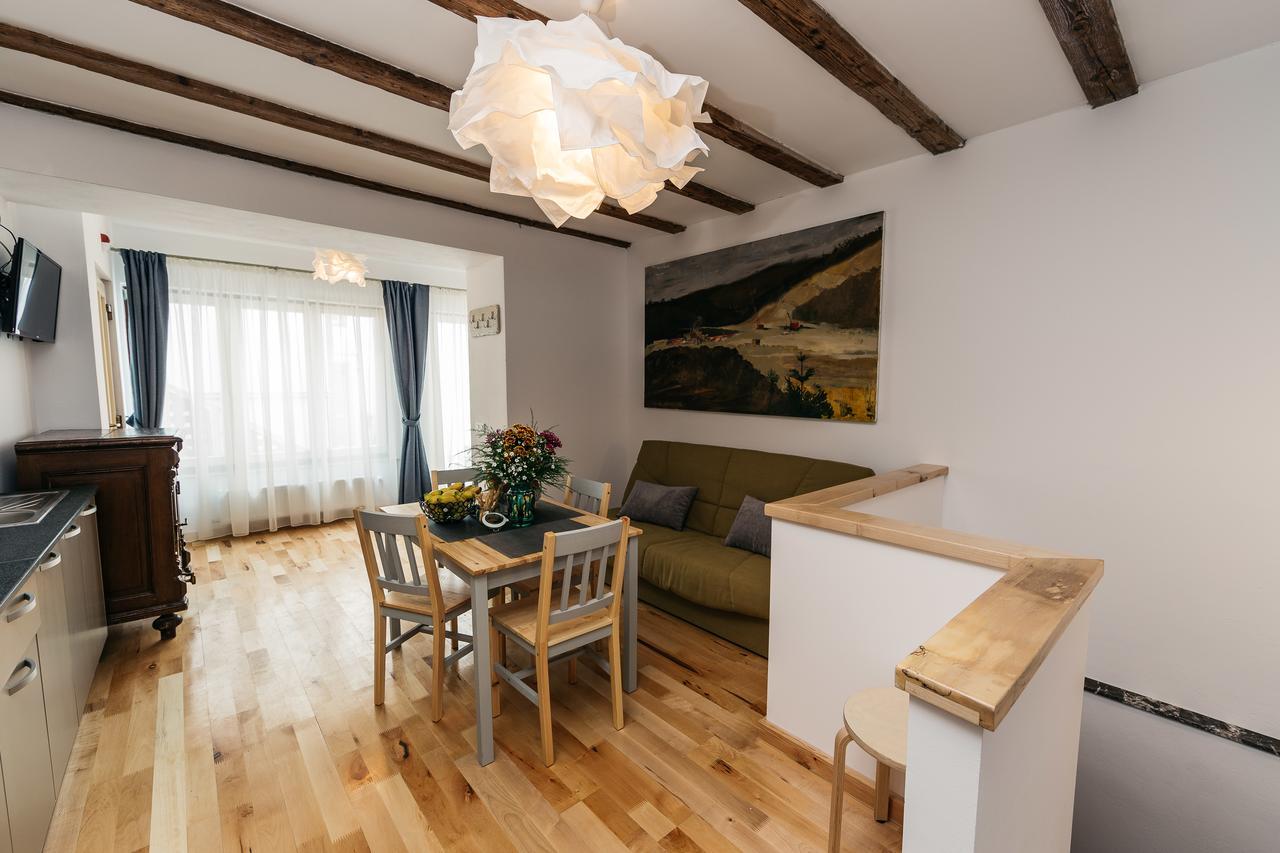 Yellowboot Aparthotel Sibiu Exterior photo