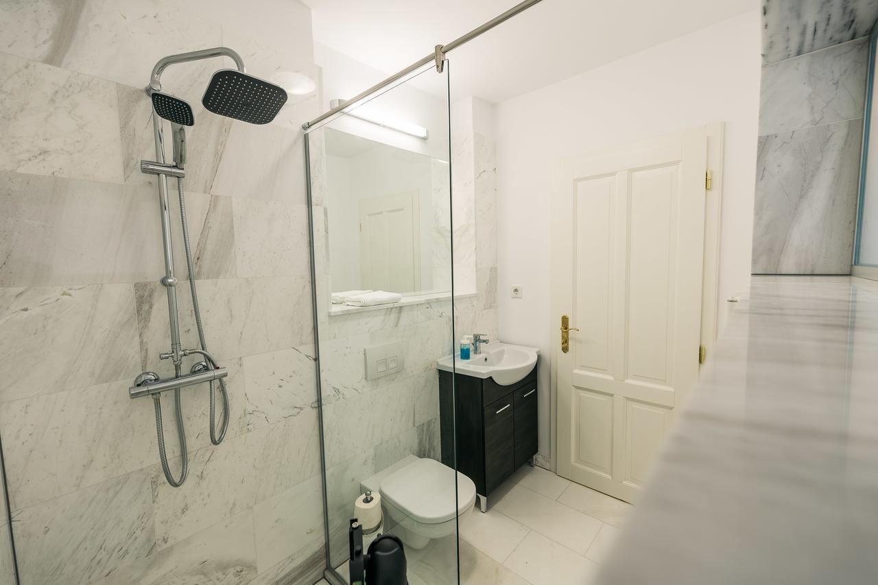 Yellowboot Aparthotel Sibiu Exterior photo