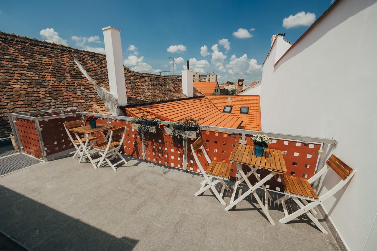 Yellowboot Aparthotel Sibiu Exterior photo