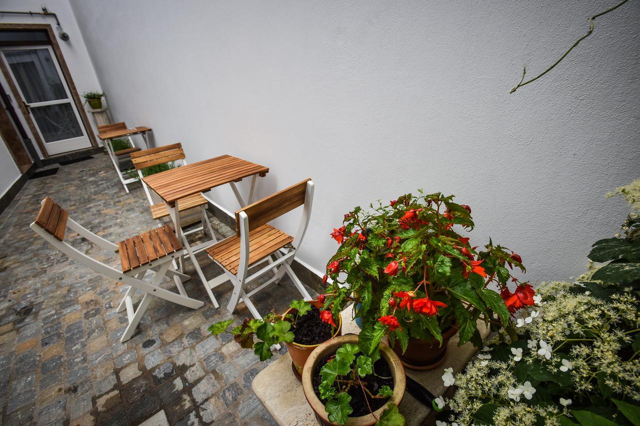 Yellowboot Aparthotel Sibiu Exterior photo